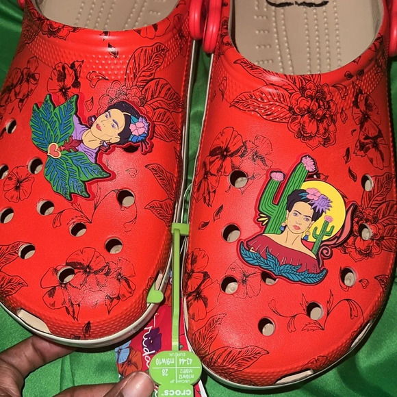 NWT Frida Kahlo x Crocs size Women’s 12 / Men’s 10 - Picture 10 of 12